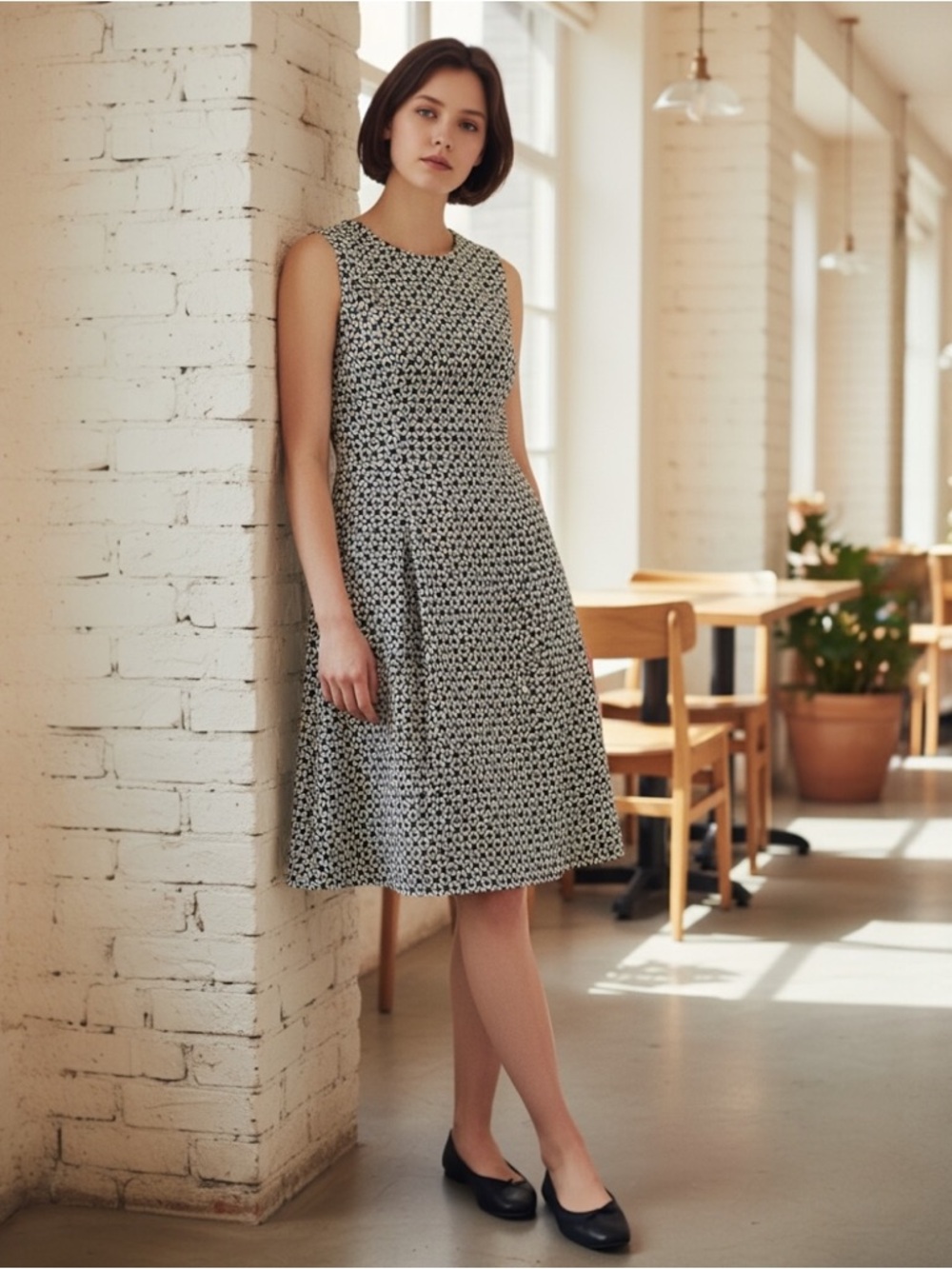 White House Black Market Black & White Sleeveless A-Line Midi Dress Size 4 EUC